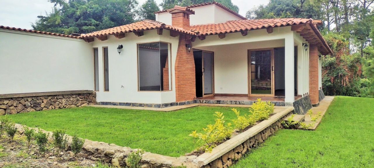 Casa con río